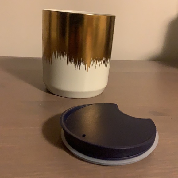 Starbucks Cream and Gold Ceramic To Go Mug with Plastic Lid - Picture 8 of 10